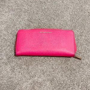 Michael Kors Jet Set Travel Continental Wallet